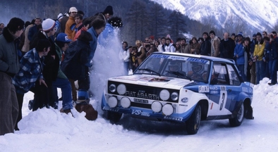 Markku Alén - Ilkka Kivimäki
48º Rallye Automobile de Monte-Carlo 1980. Fiat 131 Abarth. Abandonó por accidente en SS3 Savines de 17.20 Km.

Del 19 al 25 de Enero, Monte-Carlo.
Superficie: asfalto - nieve.

El Rally tenia un total de 3063.30 km de los que 695.30 km divididos en 33 tramos eran especiales, (4 de ellas fueron canceladas SS17 Pont du Fosse - Romette de 21 Km, SS20 Col du Corobin de 15 Km, SS32 Pont des Miolans - St Auban 2 de 24 Km y SS33 Roquesteron - Boyon 3 de 18 Km).

Se inscribieron 255 equipos, tomaron la salida 237, finalizaron 88.@
Palabras clave: Markku_Alen;Fiat;Abarth;1980;nieve;Montecarlo