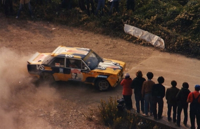 Markku Alén - Ilkka Kivimaki
22º Rallye San Remo 1980. Fiat 131 Abarth (PD 514333). Abandonó por motor en SS18 Martini Egal 2 de 11.70 Km.

Del 6 al 11 de Octubre, Sanremo, Imperia, Liguria, Italia.
Superficie: asfalto - tierra.
El Rally tenia un total de 2868.00 km de los que 821.00 km divididos en 51 tramos eran especiales, (2 de ellas fueron canceladas SS7 y SS8).
Se inscribieron 88 equipos, tomaron la salida 77, finalizaron 19.@
Palabras clave: Markku_Alen;Fiat;Abarth;Sanremo;1980