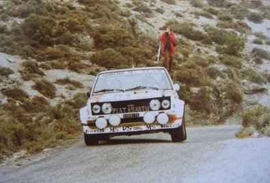 Attilio Bettega - Arnaldo Bernacchini
24º Tour de Corse 1980. Fiat 131 Abarth (TO V33681). Abandonó por accidente en SS11 Barchetta - Ponte Nuovo de 80,10 Km.

Del 24 al 25 de Octubre, Ajaccio, Córcega, Francia.
Superficie: asfalto.asphalt 1128.10 km

El Rally tenia un total de 1603 km de los que 1128.10 km divididos en 18 tramos eran especiales.

Kilómetros de algunos de los tramos:
SS2 Acqua d'Oria - Bicchisano de 69.10 km
SS5 Liamone - Suaricchio de 83.70 km
SS6 Santa Maria - Abbazia de 114.20 km
SS8 Aullene de 81.80 km
SS9 Muracciole - Pont St Laurent de 84.20 km
SS11 Barchetta - Ponte Nuovo de 80.10 km
SS12 Moltifao - Montegrosso de 78.80 km
SS13 Calvi - Marignana de 95.30 km
SS14 St Roch - Suariccio de 78.40 km
SS17 Quenza - Santa Giulia de 86.50 km
SS18 Calvese - Agosta de 58.80 km

Se inscribieron 133, tomaron la salida 122, finalizaron 16.
@
Palabras clave: Attilio_Bettega;Corse;Corcega;Fiat;Abarth;1980