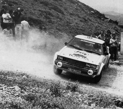 Jean-Luc Thérier - Michel Vial
27º Acropolis Rally 1980. Toyota Celica 2000GT. Abandonó sin gasolina en SS9 Sikea 1 de 43 Km.

Del 26 al 29 de Mayo, Atenas, Grecia.
Superficie: tierra - asfalto.

El Rally tenia un total de 2743.86 km de los que 956.16 km divididos en 56 tramos eran especiales (una de ellas fue cancelada SS55 Railway de 9,20 Km).

Se inscribieron 154 equipos, tomaron la salida 148, finalizaron 37.@
Palabras clave: ;Toyota;Celica;Acropolis;Grecia;1980