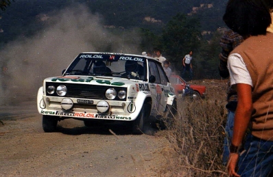 Adartico Vudafieri - Fabio Penariol
22º Rally San Remo 1980. Fiat 131 Abarth (TO R88539). Abandonò por la caja de cambios en SS6 Omp de 14.30 Km.

Del 6 al 11 de Octubre, Sanremo, Imperia, Liguria, Italia.
Superficie: asfalto - tierra.

El Rally tenia un total de 2868 km de los que 821 km divididos en 51 tramos eran especiales, (2 de ellas fueron canceladas SS7 y SS8).

Se inscribieron 88 equipos, tomaron la salida 77, finalizaron 19.@

Palabras clave: ;Fiat;Abarth;Sanremo;1980