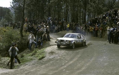 Henri Toivonen - Antero Lindqvist
14º Rallye de Portugal - Vinho do Porto 1980. Talbot Sunbeam Lotus (KKV 444V). Abandonó por eje trasero en SS25 Cabreira de 26,50 Km.

Del 4 al 9 de Marzo, Estoril, Portugal.
Superficie: asfalto - tierra.

El Rally tenia un total de 2641.4 km de los que 673.50 km divididos en 47 tramos eran especiales.

Tomaron la salida 101 equipos, finalizaron 16.@
Palabras clave: Henri_Toivonen;Talbot;Sunbeam;Lotus;Portugal;1980