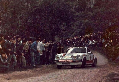Américo da Silva Nunes - Joao Baptista
14º Rallye de Portugal Vinho do Porto 1980. Porsche 911 S 2.7. Abandonó por motor en SS38 Lousa 2 de 10.50 km.

Del 4 al 9 de Marzo, Estoril, Portugal.
Superficie: asfalto - tierra.

El Rally tenia un total de 2641.4 km de los que 673.50 km divididos en 47 tramos eran especiales.

Tomaron la salida 101 equipos, finalizaron 16.@

Palabras clave: Porsche;Portugal;1980