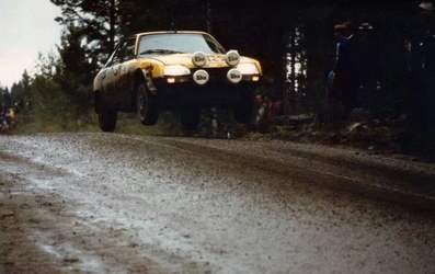 Jean-Paul Luc - Bruno Charbonnier
30º Jyväskylän Suurajot - Rally of the 1000 Lakes 1980. Citröen CX 2400 (6303 GC 13). Abandonó por la suspensión del coche en SS47 Saalahti de 12.80 Km.

Del 29 al 31 de Agosto, Jyväskylä.
Superficie: tierra.

El Rally tenia un total de 1421.00 km de los que 471.90 km divididos en 48 tramos eran especiales (uno de ellos fue cancelado SS37).

Se inscribieron 134, tomaron la salida 124, finalizaron 68.@
Palabras clave: Citroen;Finlandia;1980;