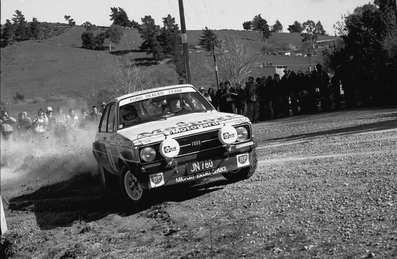 Pentti Airikkala - Chris Porter
11º Motogard Rally de Nueva Zelanda 1980. Ford Escort RS MKII2. Abandonó por accidente en SS31 1323-3ZM part one de 18 Km.

Del 13 al 17 Septiembre, Nelson, Nueva Zelanda.
Superficie: tierra - asfalto.1034.00 km 

El Rally tenia un total de 2191.00 km de los que 1034.00 km divididos en 41 tramos eran especiales.

Tomaron la salida 85 equipos, finalizaron 43.@
Palabras clave: ;Ford;Escort;MKII;Motogard;Nueva_Zelanda;1980