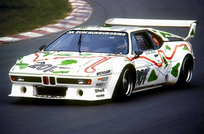 Nelson Piquet
Compañero de equipo Hans-Joachim Stuck

1000 Km Nürburgring 1980. BMW M1.

Ganadores inesperados, al suspenderse la carrera aun no habiéndose llegado al ecuador de la misma, debido al fatal accidente del piloto suizo Herbert Müller.
Palabras clave: BMW;M1;Nurburgring;1980