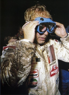 Hannu Mikkola
30º Lombard RAC Rally (Gran Bretaña) 1981. Audi Quattro. Clasificado 1º. (Copiloto Arne Hertz).
Hannu después de haber volcado en el sexto tramo y sin repuesto de cristal delantero en ese momento, siguiò en el rally y lo acabò ganando por 11 minutos sobre Vatanen y su Ford Escort RS MKII. Espiritu de sacrificio y superaciòn.@
Palabras clave: ;Gran_Bretaña;1981;Personajes;detalles