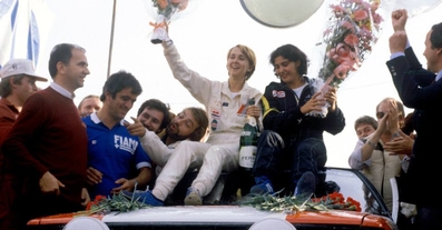 Michèle Mouton - Fabrizia Pons
23º Rally de Sanremo 1981. Audi Quattro (IN-NL 88). Clasificada 1ª.

Era la primera vez que una mujer ganaba una prueba del Mundial de Rallyes.... GRANDE MICHELE Y FABRIZIA !!!!

Del 5 al 10 de Octubre, Sanremo, Italia.
Superficie: asfalto - tierra.

El Rally tenia un total de 2847.00 km de los que 751.06 km divididos en 61 tramos eran especiales, (2 de ellas fueron canceladas SS51 Upega de 12.35 km y SS56 San Romolo de 34.95 km).

Tomaron la salida 63 equipos, finalizaron 27.
@
Palabras clave: Michele_Mouton;Audi;Quattro;Sanremo;1981;Personajes;Mujeres;Womens