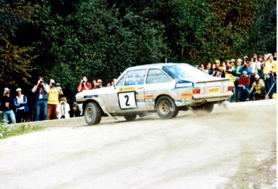 Ari Vatanen - David Richards
31º 1000 Lakes Rally 1981. Ford Escort RS 1800 MKII (DKP 191T). Clasificado 1º.

Del 28 al 30 de Agosto, Jyväskylä, Finlandia.
Superficie: tierra - tierra.

El Rally tenia un total de 1418.89 km de los que 453.09 km divididos en 48 tramos eran especiales, (2 de ellas fueron canceladas SS11 y SS37 Ristijarvi de 13.20 Km).

Se inscribieron 152 equipos, tomaron la salida 146, finalizaron 66.@
Palabras clave: ;Ford;RS;Escort;MKII;Finlandia;1981