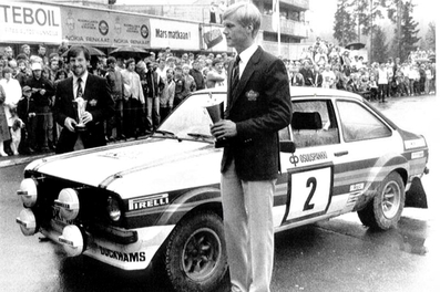 Ari Vatanen - David Richards
31º 1000 Lakes Rally 1981. Ford Escort RS 1800 MKII (DKP 191T). Clasificado 1º.

Del 28 al 30 de Agosto, Jyväskylä, Finlandia.
Superficie: tierra - tierra.

El Rally tenia un total de 1418.89 km de los que 453.09 km divididos en 48 tramos eran especiales, (2 de ellas fueron canceladas SS11 y SS37 Ristijarvi de 13.20 Km).

Se inscribieron 152 equipos, tomaron la salida 146, finalizaron 66.@
Palabras clave: ;Ford;RS;Escort;MKII;Finlandia;1981;Personajes
