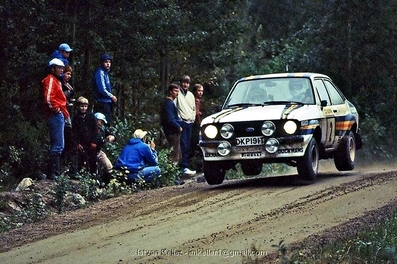 Ari Vatanen - David Richards
31º 1000 Lakes Rally 1981. Ford Escort RS 1800 MKII (DKP 191T). Clasificado 1º.

Del 28 al 30 de Agosto, Jyväskylä, Finlandia.
Superficie: tierra.

El Rally tenia un total de 1418.89 km de los que 453.09 km divididos en 48 tramos eran especiales, (2 de ellas fueron canceladas SS11 y SS37 Ristijarvi de 13.20 Km).

Se inscribieron 152 equipos, tomaron la salida 146, finalizaron 66.

COPYRIGHT Istvan Keller
@
Palabras clave: ;Ford;RS;Escort;MKII;Finlandia;1981