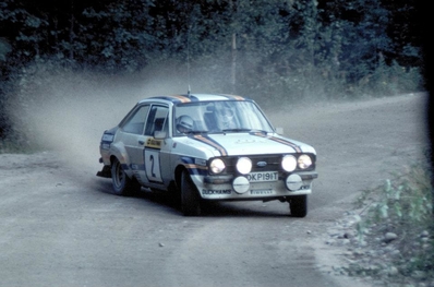 Ari Vatanen - David Richards
31º 1000 Lakes Rally 1981. Ford Escort RS 1800 MKII (DKP 191T). Clasificado 1º.

Del 28 al 30 de Agosto, Jyväskylä, Finlandia.
Superficie: tierra.

El Rally tenia un total de 1418.89 km de los que 453.09 km divididos en 48 tramos eran especiales (2 de ellas fueron canceladas SS11 y SS37 Ristijarvi de 13.20 Km).

Se inscribieron 152 equipos, tomaron la salida 146, finalizaron 66.@
Palabras clave: ;Ford;Escort;MKII;Finlandia;1981