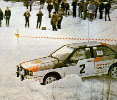 Hannu Mikkola - Arne Hertz
31º International Suecia Rally 1981. Audi Quattro (IN-NV 90). Clasificado 1º.

Dominaron el Rally desde el principio hasta el final. Hicieron el mejor tiempo "scrath" en las 25 especiales de las que constaba la prueba.

Del 13 al 15 de Febrero, Suecia.
Superficie: nieve - hielo.

El Rally tenia un total de 1368.00 km de los que 369.00 km divididos en 25 tramos eran especiales.

Tomaron la salida 116 equipos, finalizaron 73.@
Palabras clave: ;Audi;Quattro;nieve;Suecia;1981