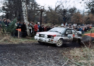 Hannu Mikkola - Arne Hertz
30º Lombard RAC Rally 1981. Audi Quattro. Clasificado 1º.
El Rally tenia un total de 2720 km de los que 722 km divididos en 65 tramos, eran especiales.
Se inscribieron 154 equipos, tomaron la salida 151, finalizaron 54.@
Palabras clave: ;Audi;Quattro;Gran_Bretaña;1981;RAC_Rally