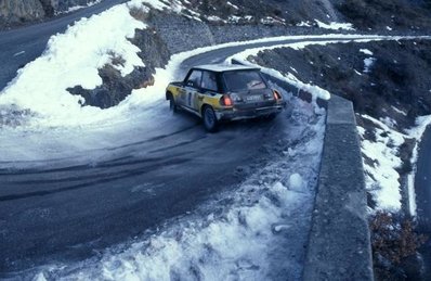 Jean Ragnotti - Jean-Marc Andrie
49º Rallye Automobile de Monte-Carlo 1981. Renault 5 Turbo (440 VB 91). Clasificado 1º.

Jean Ragnotti y Jean-Luc Thérier lucharon durante toda la prueba para mantenerse en la primera posición, hasta que en el primer tramo de la última etapa, SS25 Moulinet - La Bollène 2 (Turini) de 22.00 km, y durante su descenso, unos energúmenos tiraron nieve en una de las curvas justo antes del paso del Porsche 911 SC (4769 RP 34) de Jean-Luc Thérier, saliéndose éste de pista y perdiendo mucho tiempo para volver a ella, quedando al final de la prueba en 95º lugar.

Del 24 al 30 de Enero, Monte-Carlo.
Superficie: asfalto - nieve.

El Rally tenia un total de 3930.00 km de los que 750.00 km divididos en 32 tramos eran especiales.

Se inscribieron 274 equipos, tomaron la salida 263, finalizaron 133.@
Palabras clave: Jean_Ragnotti;Renault;Turbo;Montecarlo;1981;nieve