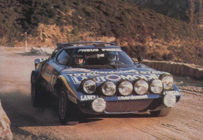 Bernard Darniche - Alain Mahé
25º Tour de Corse - Rallye de France 1981. Lancia Stratos HF (TO U62570). Clasificado 1º.
Team Chardonnet

Del 30 de Abril al 2 de Mayo, Ajaccio.
Superficie: asfalto.

El Rally tenia un total de 1613 km de los que 1144 km divididos en 24 tramos eran especiales.

Se inscribieron 126 equipos, tomaron la salida 120, finalizaron 42.@
Palabras clave: Lancia;Stratos;Corcega;Corse;1981