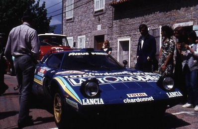 Bernard Darniche - Alain Mahé
25º Tour de Corse - Rallye de France 1981. Lancia Stratos HF (TO U62570). Clasificado 1º.
Team Chardonnet

Del 30 de Abril al 2 de Mayo, Ajaccio.
Superficie: asfalto.

El Rally tenia un total de 1613 km de los que 1144 km divididos en 24 tramos eran especiales.

Se inscribieron 126 equipos, tomaron la salida 120, finalizaron 42.@
Palabras clave: Lancia;Stratos;Corcega;Corse;1981