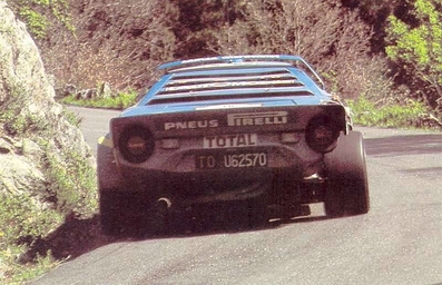 Bernard Darniche - Alain Mahé
25º Tour de Corse - Rallye de France 1981. Lancia Stratos HF (TO U62570). Clasificado 1º.
Team Chardonnet

Del 30 de Abril al 2 de Mayo, Ajaccio.
Superficie: asfalto.

El Rally tenia un total de 1613 km de los que 1144 km divididos en 24 tramos eran especiales.

Se inscribieron 126 equipos, tomaron la salida 120, finalizaron 42.@
Palabras clave: Lancia;Stratos;Corcega;Corse;1981