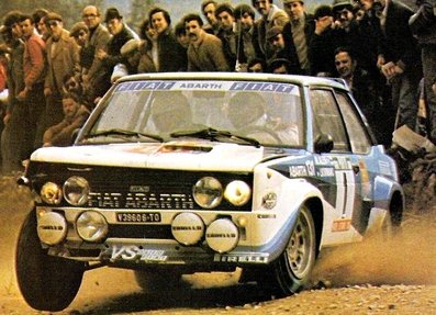 Markku Alén - Ilkka Kivimaki
15º Rallye de Portugal - Vinho do Porto 1981. Fiat 131 Abarth (TO V39606). Clasificado 1º.

Del 4 al 7 de Marzo, Estoril, Cascais, Lisboa, Portugal.
Superficie: asfalto - tierra.

El Rally tenia un total de 2571.00 km de los que 678.00 km divididos en 46 tramos eran especiales.

Se inscribieron 110 equipos, tomaron la salida 95, finalizaron 24.@
Palabras clave: Markku_Alen;Fiat;Abarth;Portugal;1981