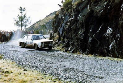 Markku Alén - Ilkka Kivimaki
15º Rallye de Portugal - Vinho do Porto 1981. Fiat 131 Abarth (TO V39606). Clasificado 1º.

Del 4 al 7 de Marzo, Estoril, Cascais, Lisboa, Portugal.
Superficie: asfalto - tierra.

El Rally tenia un total de 2571.00 km de los que 678.00 km divididos en 46 tramos eran especiales.

Se inscribieron 110 equipos, tomaron la salida 95, finalizaron 24.@
Palabras clave: Markku_Alen;Fiat;Abarth;Portugal;1981