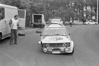 Markku Alén - Ilkka Kivimäki
15º Rallye de Portugal - Vinho do Porto 1981. Fiat 131 Abarth (TO V39606). Clasificado 1º.

Del 4 al 7 de Marzo, Estoril, Cascais, Lisboa, Portugal.
Superficie: asfalto - tierra.

El Rally tenia un total de 2571.00 km de los que 678.00 km divididos en 46 tramos eran especiales.

Se inscribieron 110 equipos, tomaron la salida 95, finalizaron 24.@
Palabras clave: Markku_Alen;Fiat;Abarth;Portugal;1981;Crash