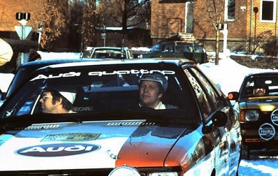 Hannu Mikkola - Arne Hertz
31º International Suecia Rally 1981. Audi Quattro (IN-NV 90). Clasificado 1º.

Dominaron el Rally desde el principio hasta el final. Hicieron el mejor tiempo "scrath" en las 25 especiales de las que constaba la prueba.

Del 13 al 15 de Febrero, Suecia.
Superficie: nieve - hielo.

El Rally tenia un total de 1368.00 km de los que 369.00 km divididos en 25 tramos eran especiales.

Tomaron la salida 116 equipos, finalizaron 73.@
Palabras clave: ;Audi;Quattro;Personajes;Suecia;1981