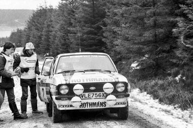 Ari Vatanen - David Richards
30º Lombard RAC Rally 1981. Ford Escort RS1800 MKII (VLE 756X). Clasificado 2º.
Rothmans Rally Team

Del 22 al 24 de Noviembre, Chester, Cheshire, Inglaterra.
Superficie: asfalto - tierra.

El Rally tenia un total de 2720 km de los que 722 km divididos en 65 tramos eran especiales.

Se inscribieron 154 equipos, tomaron la salida 151, finalizaron 54.@
Palabras clave: Ford;Escort;MKII;Gran_Bretaña;1981;RAC_Rally