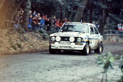 Ari Vatanen - David Richards
30º Lombard RAC Rally 1981. Ford Escort RS1800 MKII (VLE 756X). Clasificado 2º.

Del 22 al 24 de Noviembre, Chester, Cheshire, Inglaterra.
Superficie: asfalto - tierra.

El Rally tenia un total de 2720 km de los que 722 km divididos en 65 tramos eran especiales.

Se inscribieron 154 equipos, tomaron la salida 151, finalizaron 54.@
Palabras clave: ;Ford;Escort;MKII;Gran_Bretaña;1981;RAC_Rally