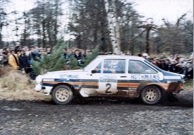 Ari Vatanen - David Richards
30º Lombard RAC Rally 1981. Ford Escort RS1800 MKII (VLE 756X). Clasificado 2º.

Del 22 al 24 de Noviembre, Chester, Cheshire, Inglaterra.
Superficie: asfalto - tierra.

El Rally tenia un total de 2720 km de los que 722 km divididos en 65 tramos eran especiales.

Se inscribieron 154 equipos, tomaron la salida 151, finalizaron 54.@
Palabras clave: ;Ford;Escort;MKII;Gran_Bretaña;1981;RAC_Rally