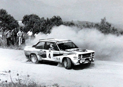 Markku Alen - Ilkka Kivimaki
28 º Acropolis Rally 1981. Fiat 131 Abarth (TO-92449R). Clasificado 2º.

Del 1 al 4 de Junio, Atenas - Piraeus, Grecia.
Superficie: tierra.

El Rally tenía un total de 2,504.60 km de los que 995.59 km divididos en 57 tramos eran especiales, (2 de ellos fueron cancelados, SS4 Neos Prodromos de 33.02 km y SS35 Mandra de 7.91 km).

Se inscribieron 133 equipos, tomaron la salida 133, finalizaron 22.@
Palabras clave: Markku_Alen;Fiat;Abarth;Grecia;1981;Acropolis
