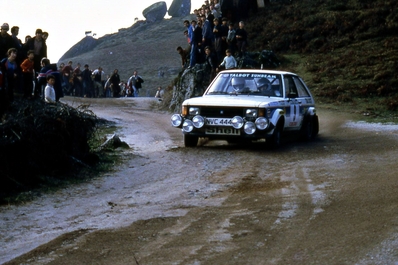 Henri Toivonen - Fred Gallagher
15º Rallye de Portugal Vinho do Porto 1981. Talbot Sunbeam Lotus (NVC 444W). Clasificado 2º.

Del 4 al 7 de Marzo, Estoril, Cascais, Lisboa, Portugal.
Superficie: asfalto - tierra.

El Rally tenia un total de 2571.00 km de los que 678.00 km divididos en 46 tramos eran especiales.

Se inscribieron 110 equipos, tomaron la salida 95, finalizaron 24.@
Palabras clave: Henri_Toivonen;Talbot;Sunbeam;Lotus;Portugal;1981