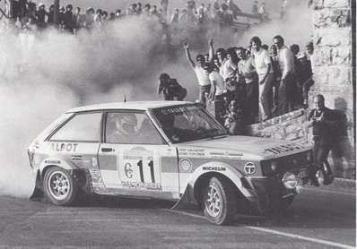 Henri Toivonen - Fred Gallagher
23º Rallye Sanremo 1981. Talbot Sunbeam Lotus (NVC 777W). Clasificado 2º.

Del 5 al 10 de Octubre, Sanremo, Imperia, Liguria, Italia.
Superficie: asfalto - tierra.

El Rally tenia un total de 2792.00 km de los que 751.06 km divididos en 61 tramos eran especiales, (2 de ellas fueron canceladas SS51 Upega de 12.35 km y SS56 San Romolo de 34.95 km).

Tomaron la salida 63 equipos, finalizaron 27.

Foto 2 de 2
@
Palabras clave: Henri_Toivonen;Talbot;Sunbeam;Lotus;Sanremo;1981