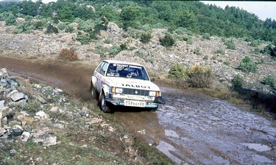 Henri Toivonen - Fred Gallagher
23º Rallye Sanremo 1981. Talbot Sunbeam Lotus (NVC 777W). Clasificado 2º.

Del 5 al 10 de Octubre, Sanremo, Imperia, Liguria, Italia.
Superficie: asfalto - tierra.

El Rally tenia un total de 2792.00 km de los que 751.06 km divididos en 61 tramos eran especiales, (2 de ellas fueron canceladas SS51 Upega de 12.35 km y SS56 San Romolo de 34.95 km).

Tomaron la salida 63 equipos, finalizaron 27.

By Belcari
@
Palabras clave: Henri_Toivonen;Talbot;Sunbeam;Lotus;Sanremo;1981