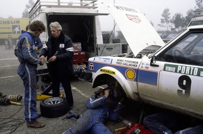 Asistencia del Equipo Talbot en el 15º Rallye de Portugal Vinho do Porto 1981
En el Talbot Sunbeam Lotus (NVC 444W) de Henri Toivonen - Fred Gallagher, clasificado 2º.

Del 4 al 7 de Marzo, Estoril, Cascais, Lisboa, Portugal.
Superficie: asfalto - tierra.

El Rally tenia un total de 2571.00 km de los que 678.00 km divididos en 46 tramos eran especiales.

Se inscribieron 110 equipos, tomaron la salida 95, finalizaron 24.@
Palabras clave: Henri_Toivonen;Portugal;Talbot;Sunbeam;Lotus;1981;Asistencias