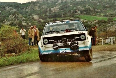 Adartico Vudafieri - Arnaldo Bernacchini
4º Rally Costa Smeralda 1981. Fiat 131 Abarth (TO R92452). Clasificado 3º.

Del 2 al 4 de Abril, Porto Cervo, Cerdeña, Italia.
Superficie: tierra.

Desconocemos de cuantos killómetros tanto totales como cronometrados constaba la prueba.

Tomaron la salida 124 equipos, finalizaron 46.@
Palabras clave: Adartico_Vudafieri;Fiat;Abarth;Smeralda;1981;Esmeralda