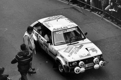 Stig Blomqvist - Björn Cederberg
30º Lombard RAC Rally 1981. Talbot Sunbeam Lotus (LAC 999V). Clasificado 3º.

Del 22 al 24 de Noviembre, Chester, Cheshire, Inglaterra.
Superficie: asfalto - tierra.

El Rally tenia un total de 2720 km de los que 722 km divididos en 65 tramos eran especiales.

Se inscribieron 154 equipos, tomaron la salida 151, finalizaron 54.@
Palabras clave: Stig_Blomqvist;Talbot;Lotus;Sunbeam;Gran_Bretaña;RAC_Rally;1981