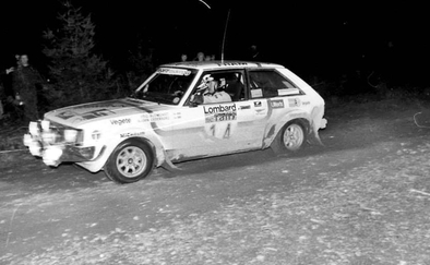 Stig Blomqvist - Björn Cederberg
30º Lombard RAC Rally 1981. Talbot Sunbeam Lotus (LAC 999V). Clasificado 3º.

Del 22 al 24 de Noviembre, Chester, Cheshire, Inglaterra.
Superficie: asfalto - tierra.

El Rally tenia un total de 2720 km de los que 722 km divididos en 65 tramos eran especiales.

Se inscribieron 154 equipos, tomaron la salida 151, finalizaron 54.@
Palabras clave: Stig_Blomqvist;Talbot;Lotus;Sunbeam;Gran_Bretaña;RAC_Rally;1981