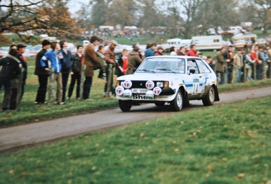 Stig Blomqvist - Björn Cederberg
30º Lombard RAC Rally 1981. Talbot Sunbeam Lotus (LAC 999V). Clasificado 3º.

Del 22 al 24 de Noviembre, Chester, Cheshire, Inglaterra.
Superficie: asfalto - tierra.

El Rally tenia un total de 2720 km de los que 722 km divididos en 65 tramos eran especiales.

Se inscribieron 154 equipos, tomaron la salida 151, finalizaron 54.@
Palabras clave: Stig_Blomqvist;Talbot;Lotus;Sunbeam;Gran_Bretaña;RAC_Rally;1981