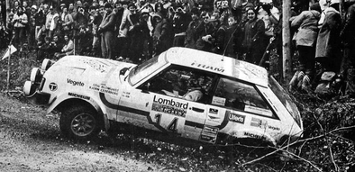 Stig Blomqvist - Björn Cederberg
30º Lombard RAC Rally 1981. Talbot Sunbeam Lotus (LAC 999V). Clasificado 3º.

Del 22 al 24 de Noviembre, Chester, Cheshire, Inglaterra.
Superficie: asfalto - tierra.

El Rally tenia un total de 2720 km de los que 722 km divididos en 65 tramos eran especiales.

Se inscribieron 154 equipos, tomaron la salida 151, finalizaron 54.@
Palabras clave: Stig_Blomqvist;Talbot;Lotus;Sunbeam;Gran_Bretaña;RAC_Rally;1981