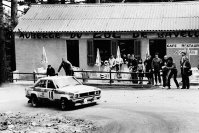 Anthony (Tony) Pond - Ian Grindrod
25º Tour de Corse - Rallye de France 1981. Datsun Violet (KNY58YA5563). Clasificado 3º.

Del 30 de Abril al 2 de Mayo, Ajaccio.
Superficie: asfalto.
El Rally tenia un total de 1613 km de los que 1144 km divididos en 24 tramos eran especiales.
Se inscribieron 126 equipos, tomaron la salida 120, finalizaron 42.@
Palabras clave: Tony_Pond;Corse;Corcega;Datsun;Violet;1981