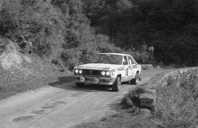 Anthony (Tony) Pond - Ian Grindrod
25º Tour de Corse - Rallye de France 1981. Datsun Violet (KNY58YA5563). Clasificado 3º.

Del 30 de Abril al 2 de Mayo, Ajaccio.
Superficie: asfalto.
El Rally tenia un total de 1613 km de los que 1144 km divididos en 24 tramos eran especiales.
Se inscribieron 126 equipos, tomaron la salida 120, finalizaron 42.@
Palabras clave: Tony_Pond;Corse;Corcega;Datsun;Violet;1981