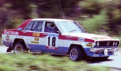 Anthony (Tony) Pond - Ian Grindrod
25º Tour de Corse - Rallye de France 1981. Datsun Violet (KNY58YA5563). Clasificado 3º.

Del 30 de Abril al 2 de Mayo, Ajaccio.
Superficie: asfalto.

El Rally tenia un total de 1613 km de los que 1144 km divididos en 24 tramos eran especiales.

Se inscribieron 126 equipos, tomaron la salida 120, finalizaron 42.@
Palabras clave: Tony_Pond;Corse;Corcega;Datsun;Violet;1981