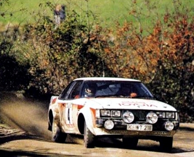 Bjorn Waldegard - Hans Thorszelius
15º Rallye de Portugal Vinho do Porto 1981. Toyota Celica. Clasificado 3º.
El Rally tenia un total de 2571 km, de los que 681 km divididos en 46 tramos eran especiales.
Se inscribieron 110 equipos, tomaron la salida 95, finalizaron 24.@
Palabras clave: ;Toyota;Celica;Portugal;1981