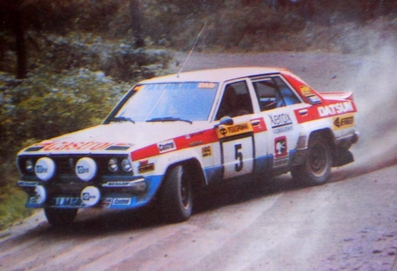 Timo Salonen - Seppo Harjanne
31º 1000 Lakes Rally 1981. Datsun Violet GT (TKS57NI444). Clasificado 4º.

Del 28 al 30 de Agosto, Jyväskylä, Finlandia.
Superficie: tierra.

El Rally tenia un total de 1418.89 km de los que 453.09 km divididos en 48 tramos eran especiales, (2 de ellas fueron canceladas SS11 y SS37 Ristijarvi de 13.20 Km).

Se inscribieron 152 equipos, tomaron la salida 146, finalizaron 66.@
Palabras clave: Timo_Salonen;Datsun;Violet;Finlandia;1981