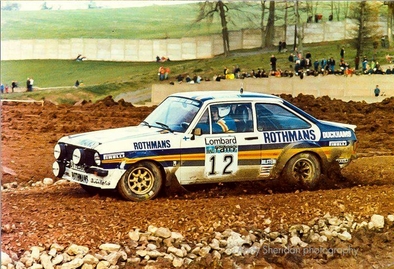 Pentti Airikkala - Phil Short
30º Lombard RAC Rally 1981. Ford Escort RS1800 MKII (UYY 256S). Clasificado 4º.

Del 22 al 24 de Noviembre, Chester, Cheshire, Inglaterra.
Superficie: asfalto - tierra.

El Rally tenia un total de 2720 km de los que 722 km divididos en 65 tramos eran especiales.

Se inscribieron 154 equipos, tomaron la salida 151, finalizaron 54.@
Palabras clave: ;Ford;Escort;MKII;Inglaterra;1981;RAC_Rally