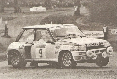 Jean Ragnotti - Martin Holmes
30º Lombard RAC Rally 1981. Renault 5 Turbo (440 VB 91). Clasificado 5º.

Del 22 al 24 de Noviembre, Chester, Cheshire, Inglaterra.
Superficie: asfalto - tierra.

El Rally tenia un total de 2720.00 km de los que 722.00 km divididos en 65 tramos eran especiales.

Se inscribieron 154 equipos, tomaron la salida 151, finalizaron 54.@
Palabras clave: ;Renault;Turbo;Gran_Bretaña;RAC_Rally;1981