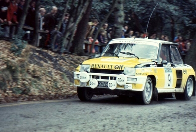 Jean Ragnotti - Martin Holmes
30º Lombard RAC Rally 1981. Renault 5 Turbo (440 VB 91). Clasificado 5º.

Del 22 al 24 de Noviembre, Chester, Cheshire, Inglaterra.
Superficie: asfalto - tierra.

El Rally tenia un total de 2720.00 km de los que 722.00 km divididos en 65 tramos eran especiales.

Se inscribieron 154 equipos, tomaron la salida 151, finalizaron 54.@
Palabras clave: ;Renault;Turbo;Gran_Bretaña;RAC_Rally;1981