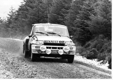 Jean Ragnotti - Martin Holmes
30º Lombard RAC Rally 1981. Renault 5 Turbo (440 VB 91). Clasificado 5º.

Del 22 al 24 de Noviembre, Chester, Cheshire, Inglaterra.
Superficie: asfalto - tierra.

El Rally tenia un total de 2720.00 km de los que 722.00 km divididos en 65 tramos eran especiales.

Se inscribieron 154 equipos, tomaron la salida 151, finalizaron 54.@
Palabras clave: ;Renault;Turbo;Gran_Bretaña;RAC_Rally;1981
