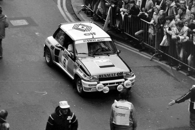Jean Ragnotti - Martin Holmes
30º Lombard RAC Rally 1981. Renault 5 Turbo (440 VB 91). Clasificado 5º.

Del 22 al 24 de Noviembre, Chester, Cheshire, Inglaterra.
Superficie: asfalto - tierra.

El Rally tenia un total de 2720.00 km de los que 722.00 km divididos en 65 tramos eran especiales.

Se inscribieron 154 equipos, tomaron la salida 151, finalizaron 54.@
Palabras clave: ;Renault;Turbo;Gran_Bretaña;RAC_Rally;1981