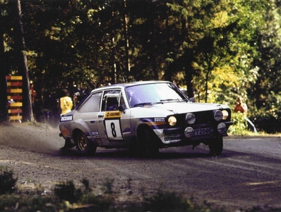 Pentti Airikkala - Risto Virtanen
31º 1000 Lakes Rally 1981. Ford Escort RS1800 MKII (UYY 256S). Clasificado 5º.

Del 28 al 30 de Agosto, Jyväskylä, Finlandia.
Superficie: tierra.

El Rally tenia un total de 1418.89 km de los que 453.09 km divididos en 48 tramos eran especiales, (2 de ellas fueron canceladas SS11 y SS37 Ristijarvi de 13.20 Km).

Se inscribieron 152 equipos, tomaron la salida 146, finalizaron 66.@
Palabras clave: ;Ford;Escort;MKII;Finlandia;1981